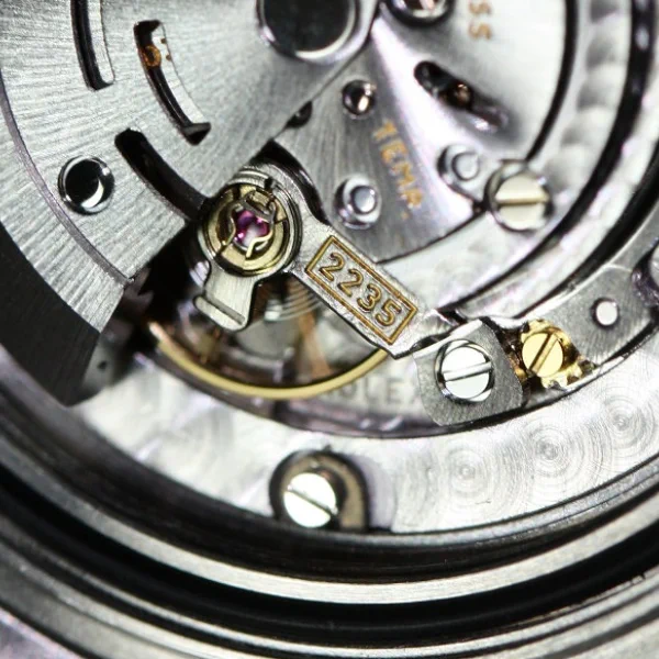 Detailbild eines Uhrwerks einer Armbanduhr