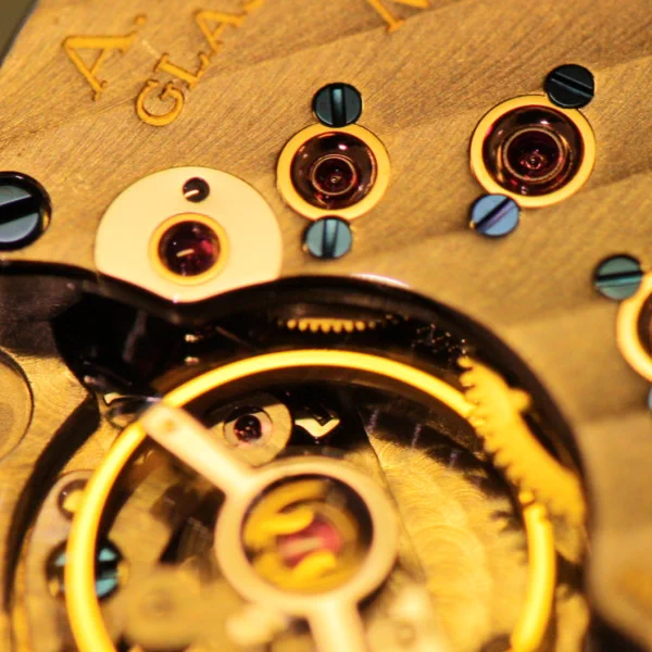 Innenleben, Uhrwerk einer Armbanduhr